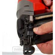 Milwaukee Aku hřebíkovačka M18 CN15GA-202X  náhled