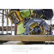 Aku kotoučová pila 54V bez aku DeWALT DCS578NT Náhled