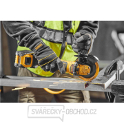 Aku úhlová bruska 125mm DeWALT DCG409NT 18V - bez aku  Aku úhlová bruska 125mm DeWALT DCG409NT 18V - bez aku  náhled