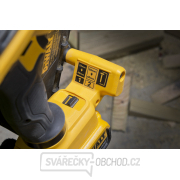 Aku dvourychlostní sponkovačka 2x5,0Ah 18V XR Li-Ion DeWALT DCN693P2 náhled
