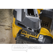 Aku dvourychlostní sponkovačka 2x5,0Ah 18V XR Li-Ion DeWALT DCN693P2 náhled