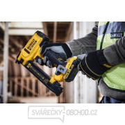 Aku elektrikářská sponkovačka 18V 2x2,0Ah DeWALT DCN701D2 náhled