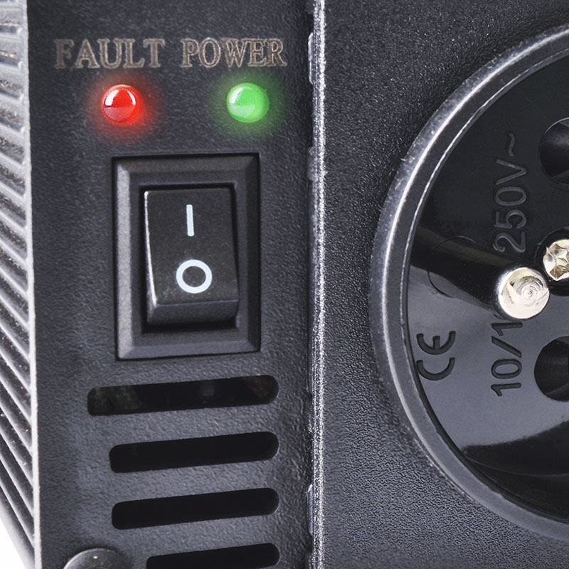 Levně Solight invertor 12V, USB 500mA, kovový, černý, max. zatížení: 200W IN05
