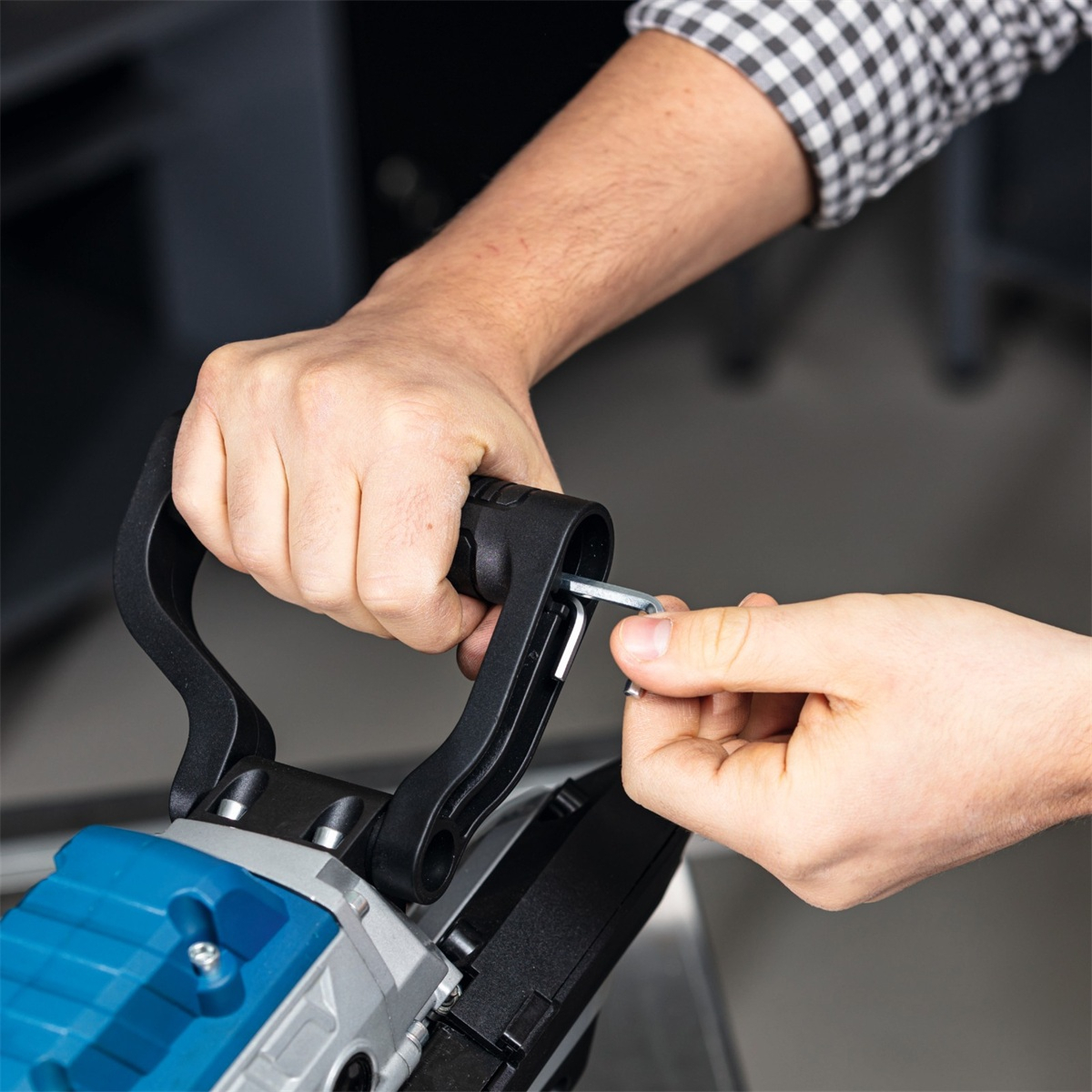 Scheppach MBS 1200 – detail řezací jednotky a vedení pásu