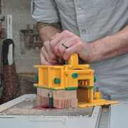 Posuvný a přítlačný přípravek MICROJIG GRR-RIPPER GR-281 - kompletní systém Posuvný a přítlačný přípravek MICROJIG GRR-RIPPER GR-281 - kompletní systém náhled