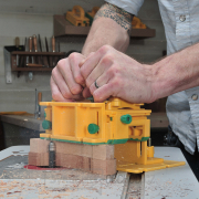 Posuvný a přítlačný přípravek MICROJIG GRR-RIPPER GR-281 - kompletní systém Posuvný a přítlačný přípravek MICROJIG GRR-RIPPER GR-281 - kompletní systém náhled