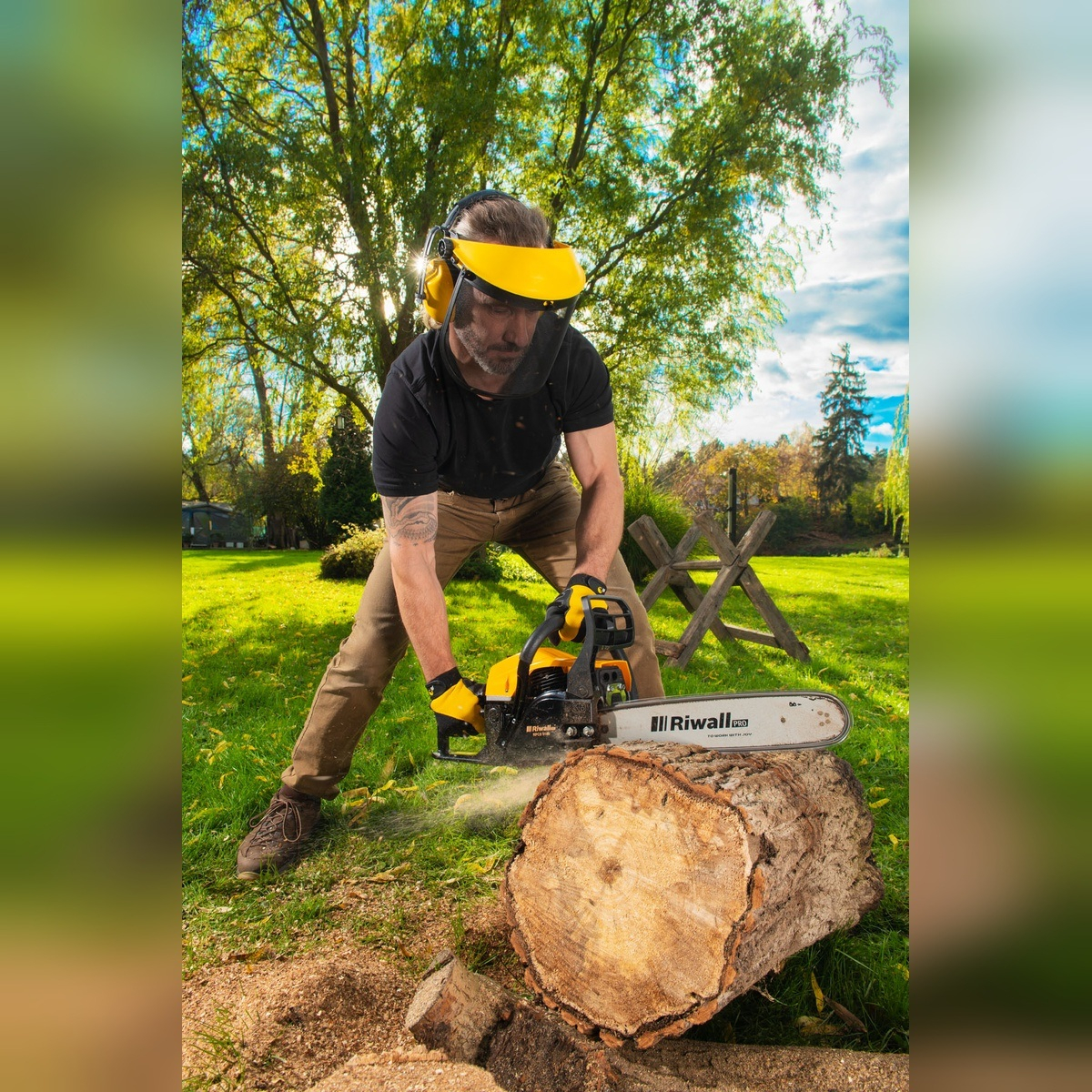 Riwall PRO RPCS 5140 SET řetězová pila s benzinovým motorem 49 ccm + náhradní řetěz + rukavice + ochranné brýle Náhled