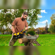 Riwall PRO RPCS 5140 SET řetězová pila s benzinovým motorem 49 ccm + náhradní řetěz + rukavice + ochranné brýle náhled