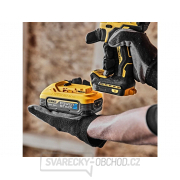 Bezuhlíková příklepová vrtačka DeWALT DCD805H2T POWERSTACK 18 V Náhled