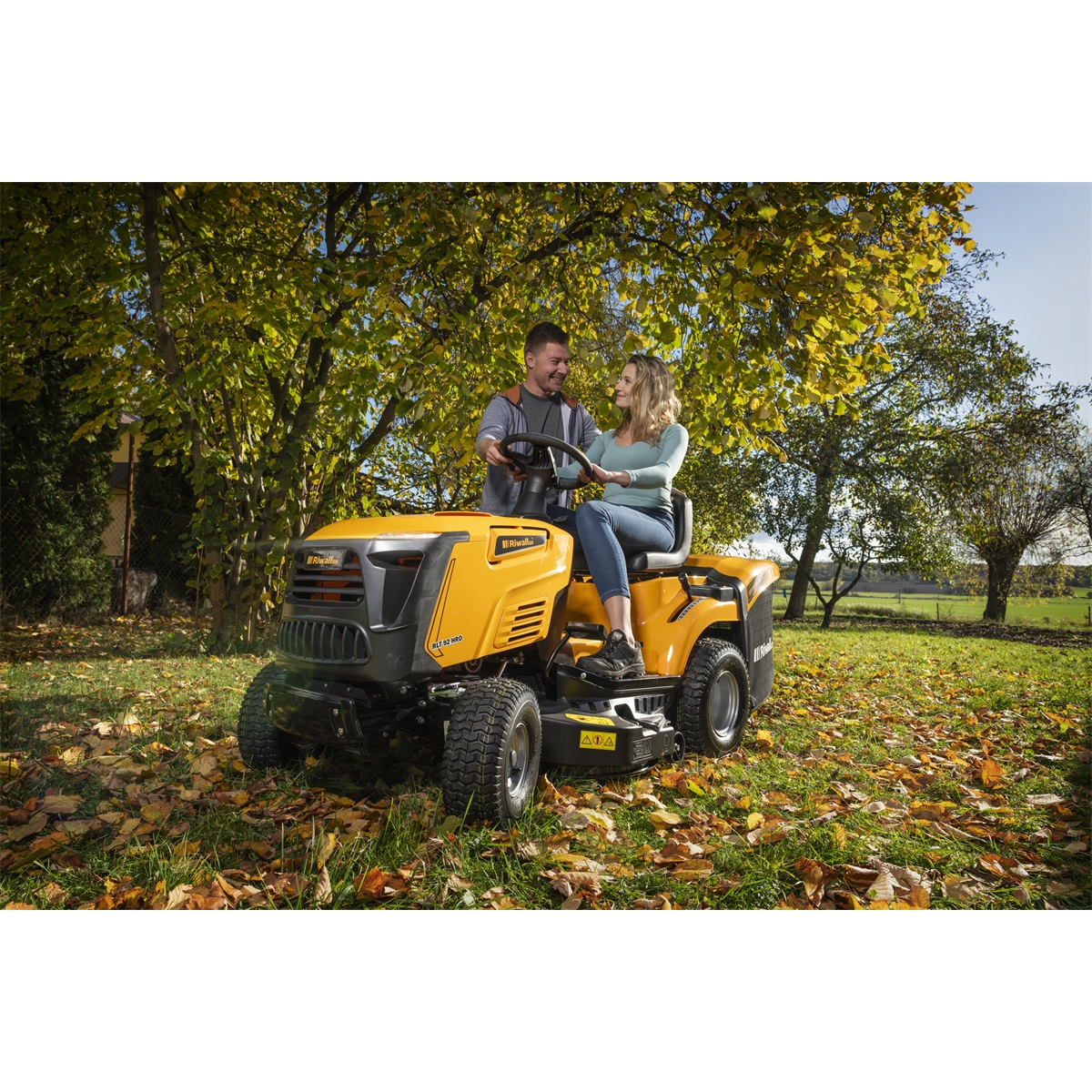 Riwall PRO RLT 92 HRD travní traktor 92 cm se zadním výhozem a hydrostatickou převodovkou Náhled