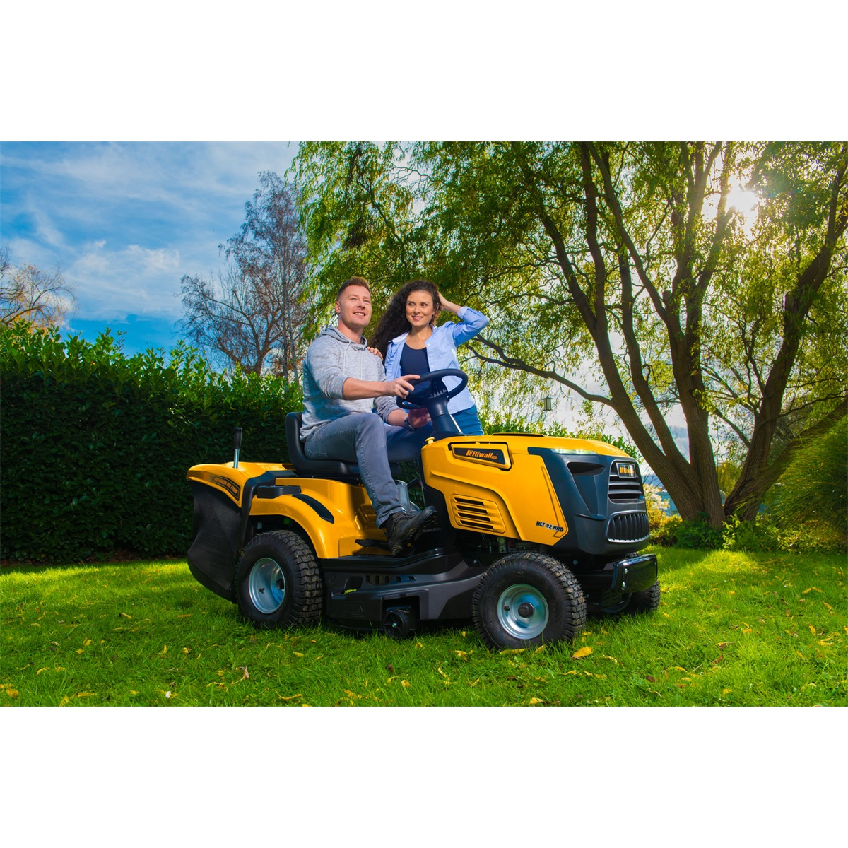 Riwall PRO RLT 92 HRD travní traktor 92 cm se zadním výhozem a hydrostatickou převodovkou Náhled