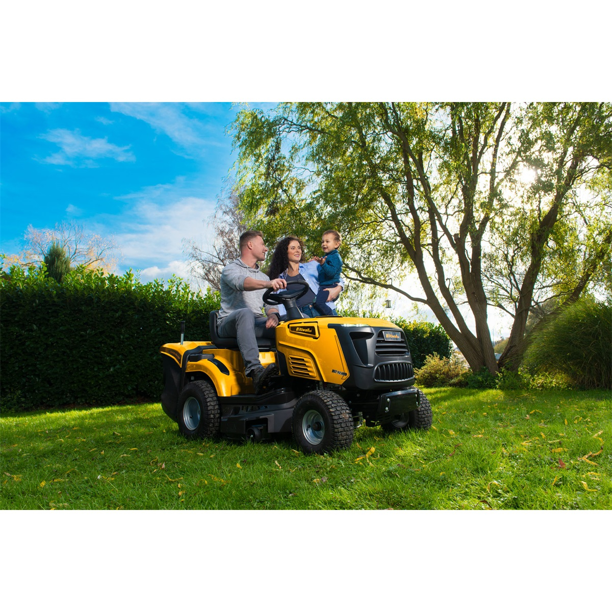Riwall PRO RLT 92 HRD travní traktor 92 cm se zadním výhozem a hydrostatickou převodovkou Náhled