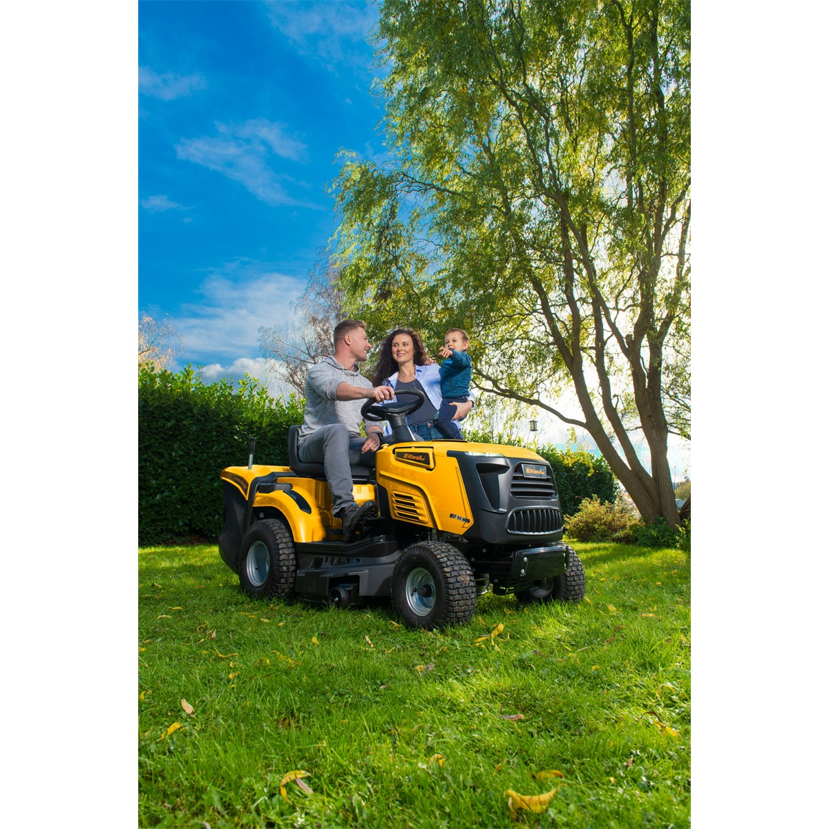 Riwall PRO RLT 92 HRD travní traktor 92 cm se zadním výhozem a hydrostatickou převodovkou Náhled