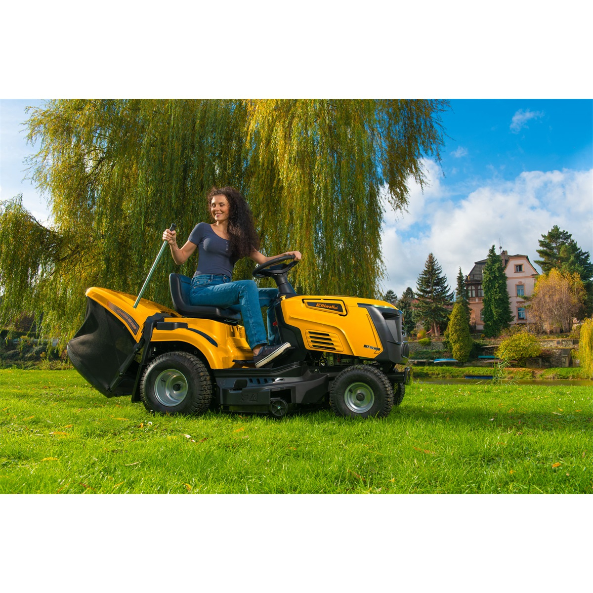 Riwall PRO RLT 92 HRD travní traktor 92 cm se zadním výhozem a hydrostatickou převodovkou Náhled