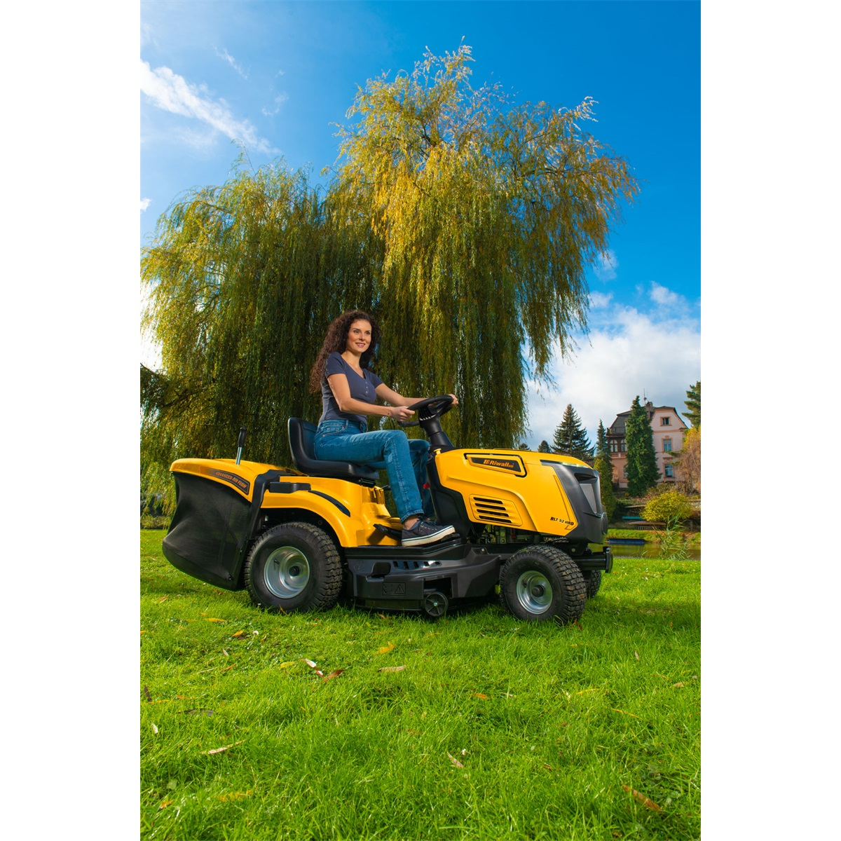 Riwall PRO RLT 92 HRD travní traktor 92 cm se zadním výhozem a hydrostatickou převodovkou Náhled