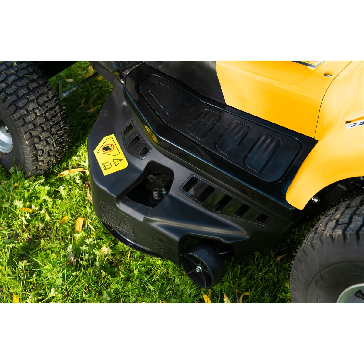 Riwall PRO RLT 102 HRD TWIN dvouválcový travní traktor 102 cm se zadním výhozem a hydrostatickou převodovkou Náhled