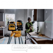 Aku zelený křížový laser s olovnicí 12/18 V DeWALT DCE088D1G18 Náhled