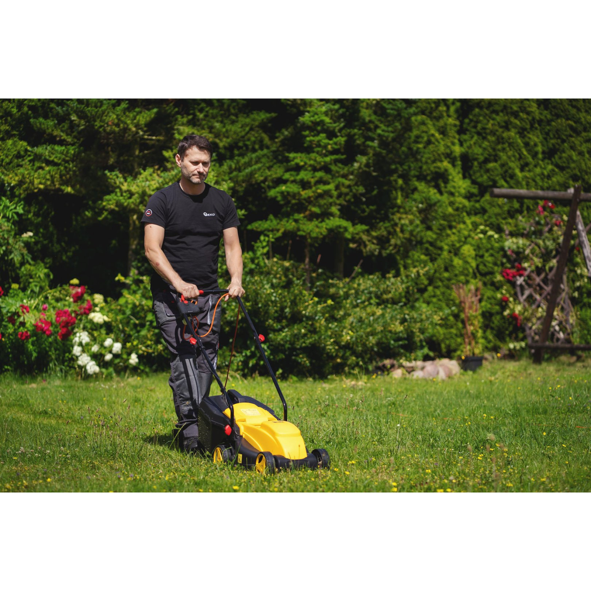 GEKO G83026 - Elektrická sekačka na trávu, 1200W, 32 cm Náhled