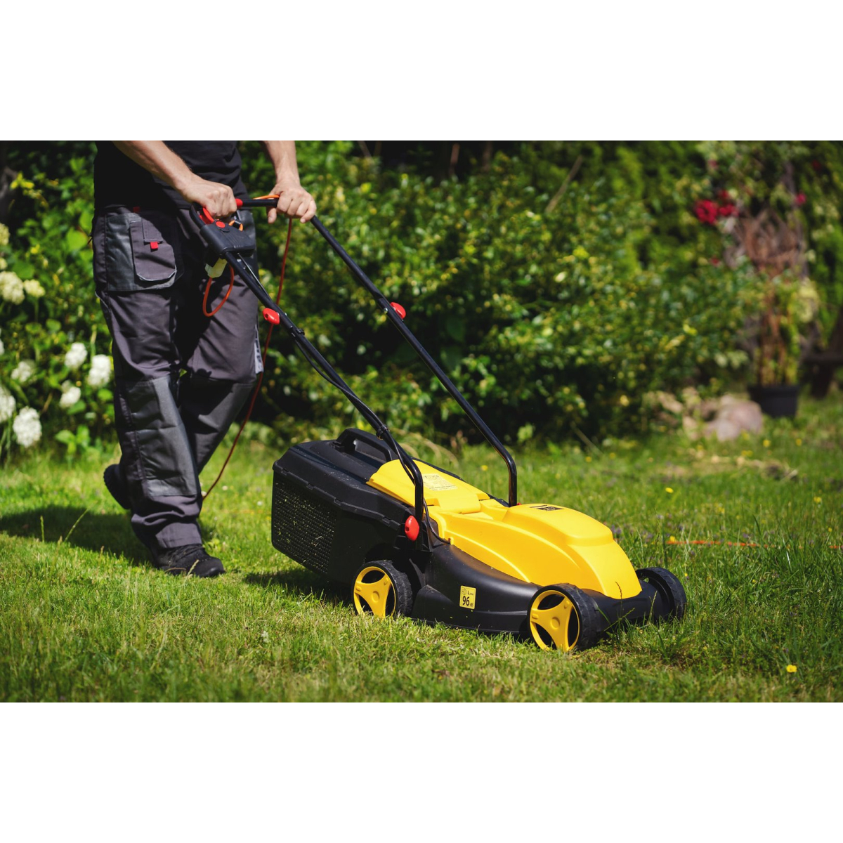 GEKO G83026 - Elektrická sekačka na trávu, 1200W, 32 cm Náhled