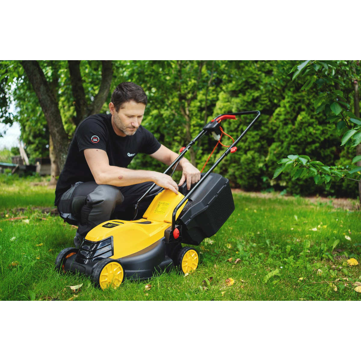GEKO G83027 - Elektrická sekačka na trávu, 1200W, 32 cm Náhled