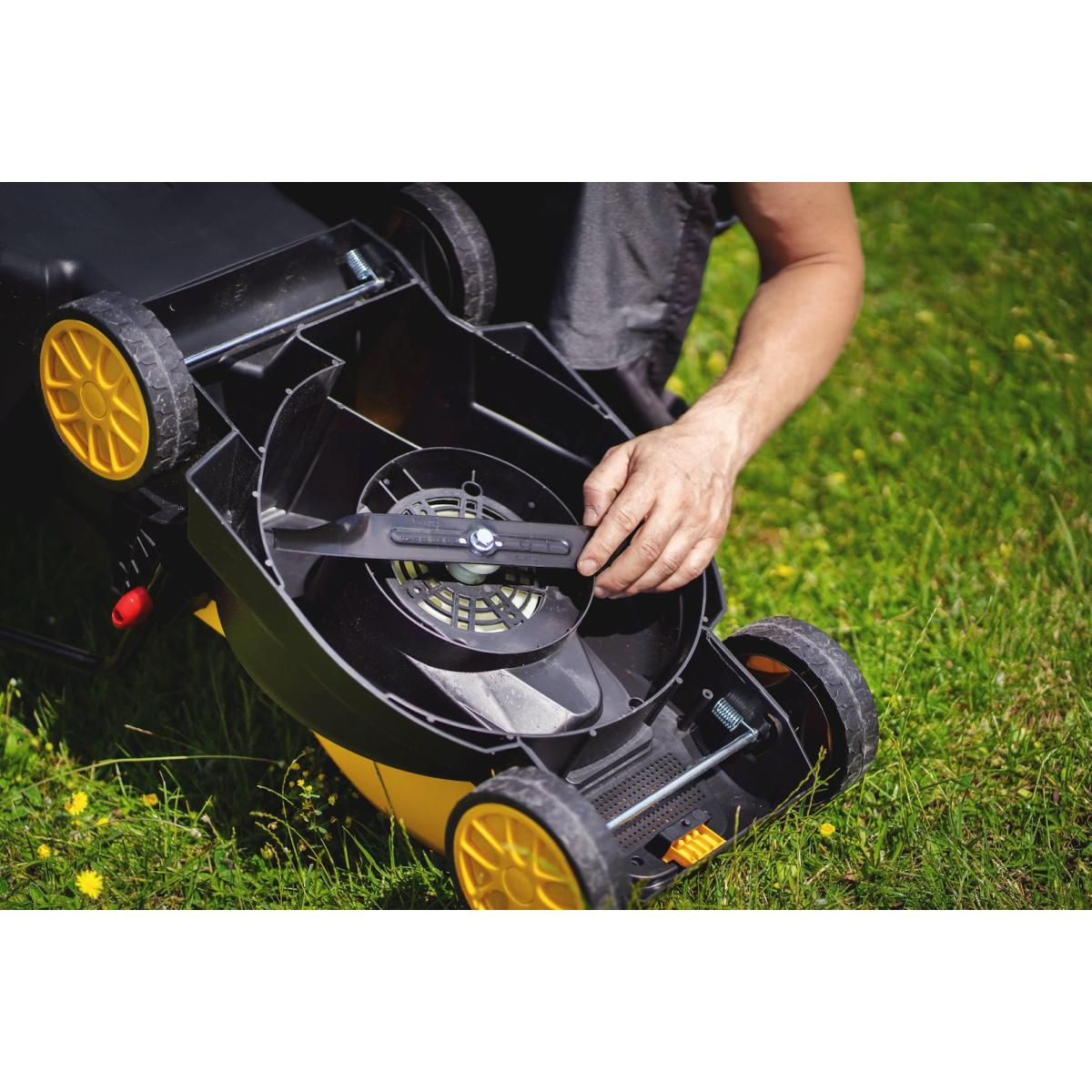 GEKO G83027 - Elektrická sekačka na trávu, 1200W, 32 cm Náhled