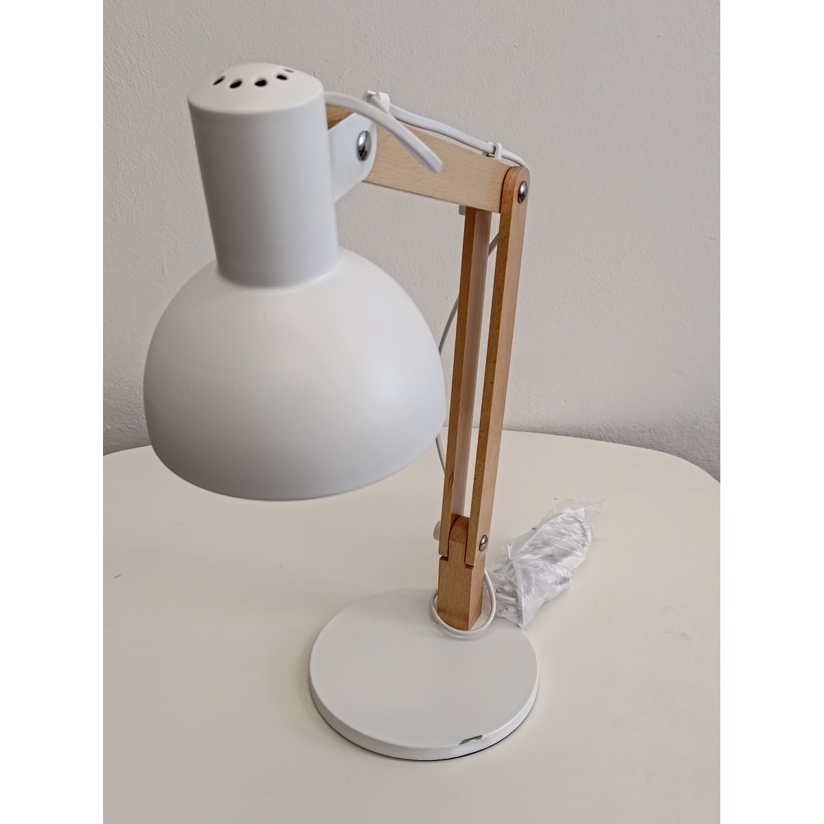 Lampa stolní GETI GTL102W Bílá - Mírně poškozené