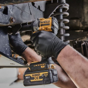 Aku rázový utahovák bez aku DeWALT DCF921N Aku rázový utahovák bez aku DeWALT DCF921N náhled