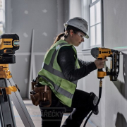 Aku zelený křížový laser s olovnicí 18V/12V bez aku DeWALT DCE822NG18 náhled