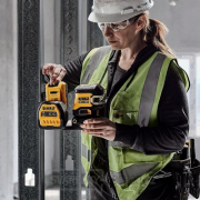 Aku zelený křížový laser s olovnicí 18V/12V bez aku DeWALT DCE822NG18 náhled