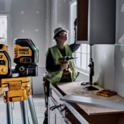 Aku zelený křížový laser 18V/12V bez aku DeWALT DCE088NG18 Aku zelený křížový laser 18V/12V bez aku DeWALT DCE088NG18 náhled