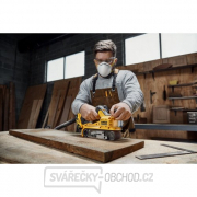 Aku bezuhlíková pásová bruska 18V bez aku DeWALT DCW220N náhled