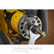 Aku bezuhlíková frézka 8mm V20 18V bez aku Stanley FatMax SFMCW400B náhled