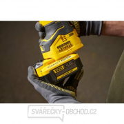 Aku bezuhlíková frézka 8mm V20 18V bez aku Stanley FatMax SFMCW400B náhled