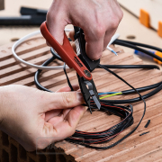 Elektrikářské nůžky na datové kabely CRESCENT WISS Náhled