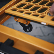 Multifunkční skládací stůl a plošina STRONGBOLD StrongBench B910 náhled