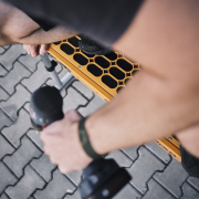 Multifunkční skládací stůl a plošina STRONGBOLD StrongBench B910 náhled