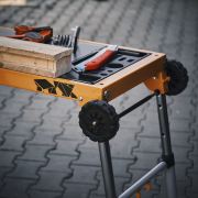 Multifunkční skládací stůl a plošina STRONGBOLD StrongBench B910 náhled