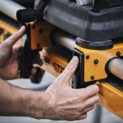 Stojan STRONGBOLD StrongRail B920 pro pokosovou pilu Stojan STRONGBOLD StrongRail B920 pro pokosovou pilu náhled