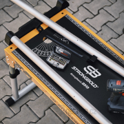 Stojan STRONGBOLD StrongRail B920 pro pokosovou pilu Stojan STRONGBOLD StrongRail B920 pro pokosovou pilu náhled