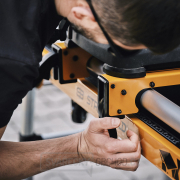 Stojan STRONGBOLD StrongRail B920 pro pokosovou pilu Stojan STRONGBOLD StrongRail B920 pro pokosovou pilu náhled