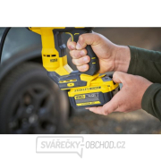 Ruční aku kompresor V20 18V bez aku Stanley FatMax SFMCE521B náhled