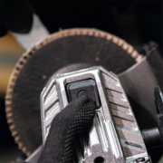 Scheppach BC-AG125-X aku 20 V úhlová bruska (bez baterie a nabíječky) náhled