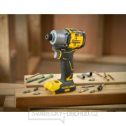 Aku bezuhlíkový rázový utahovák V20 18V 2x2,0Ah Stanley FatMax SFMCF830D2K náhled