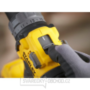 Aku bezuhlíková vrtačka V20 18V bez aku Stanley FatMax SFMCD725B náhled