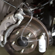 Sada pro odvzdušňování brzd jedním mechanikem VT01461 Náhled