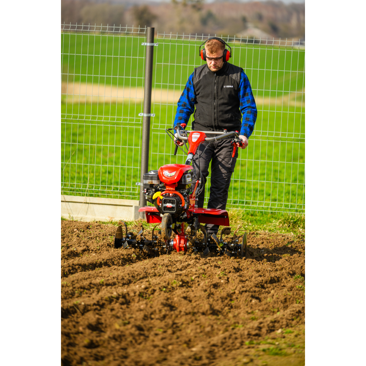 Hahn & Sohn Loncin L103 – výkonný kultivátor s motorem LC175F-2 a pracovním záběrem 103 cm Náhled