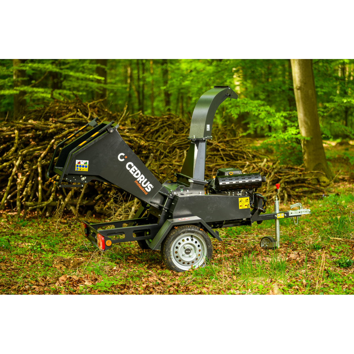 Hahn & Sohn Cedrus R13 – profesionální přívěsný drtič větví s benzínovým motorem Loncin 18 kW Náhled