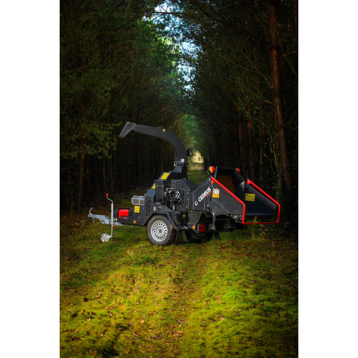 Hahn & Sohn Cedrus RBD16 – profesionální bubnový drtič větví s hydraulickým podavačem a přívěsem kategorie B Náhled