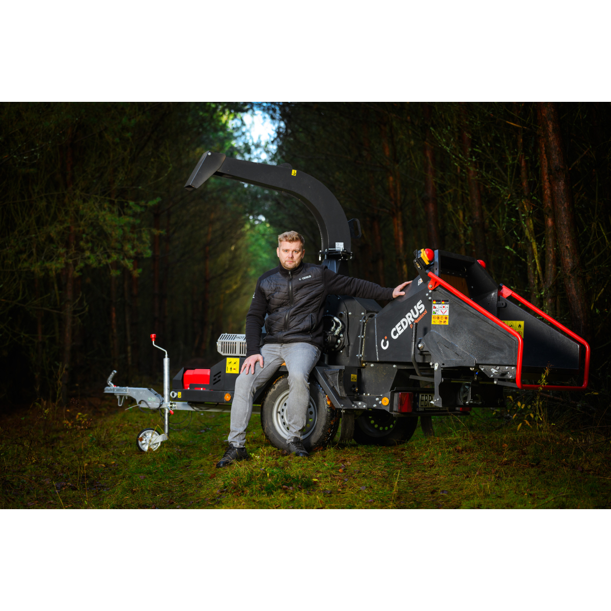 Hahn & Sohn Cedrus RBD16 – profesionální bubnový drtič větví s hydraulickým podavačem a přívěsem kategorie B Náhled
