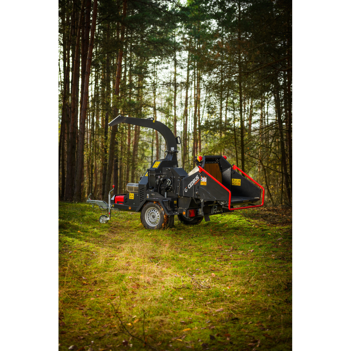 Hahn & Sohn Cedrus RBD16 – profesionální bubnový drtič větví s hydraulickým podavačem a přívěsem kategorie B Náhled
